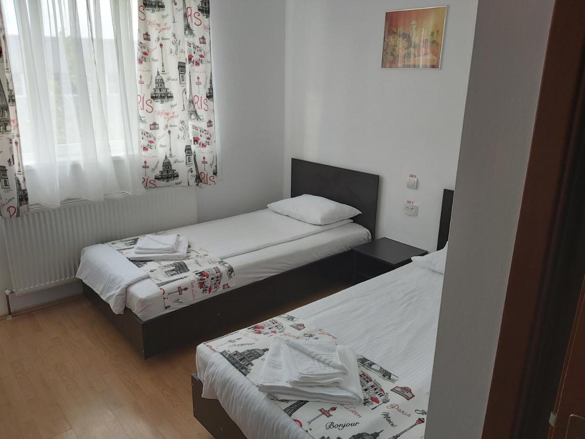 Hotel River Târgu Jiu Exteriör bild