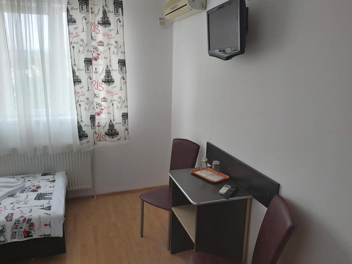 Hotel River Târgu Jiu Exteriör bild